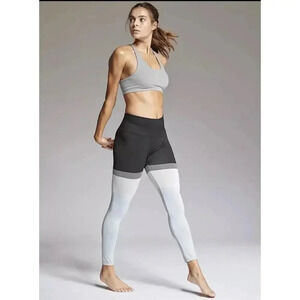 Athleta Black Gray Seamless Knit Striped Athletic Intarsia‎ Leggings XS